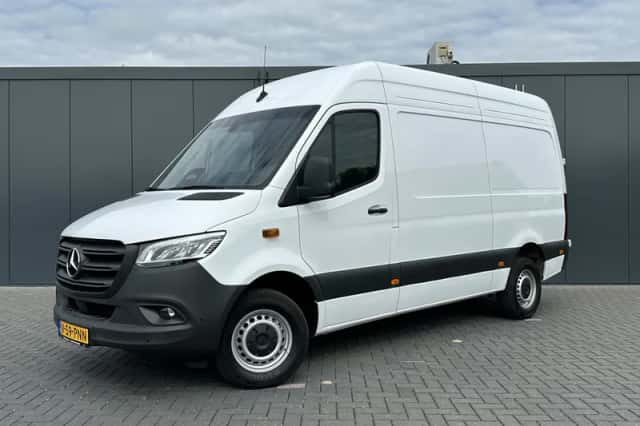 Mercedes-Benz Sprinter (2024) thumbnail 1