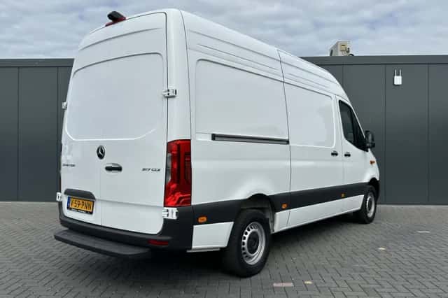 Mercedes-Benz Sprinter (2024) thumbnail 2