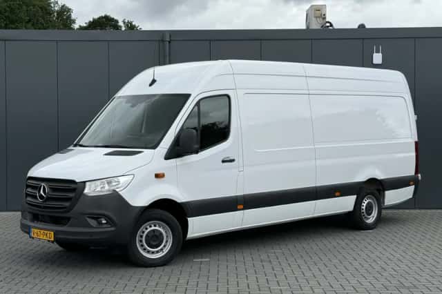 Mercedes-Benz Sprinter (2023) thumbnail 1
