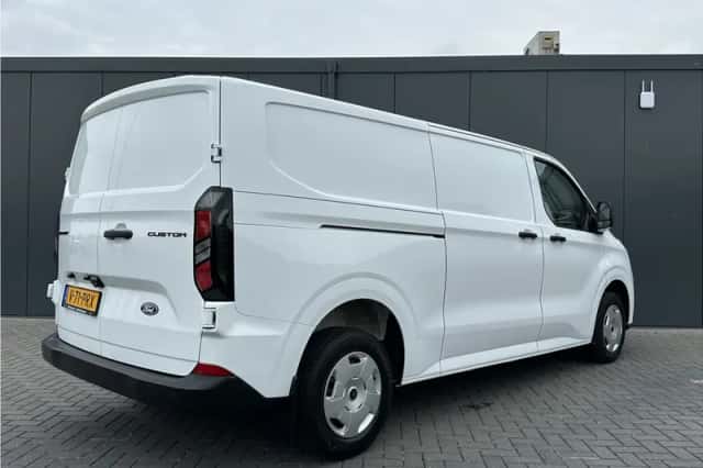 Ford Transit (2024) thumbnail 2