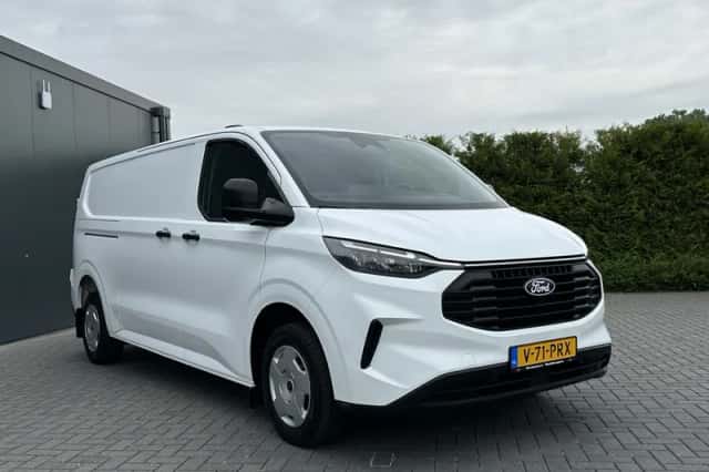 Ford Transit (2024) thumbnail 3
