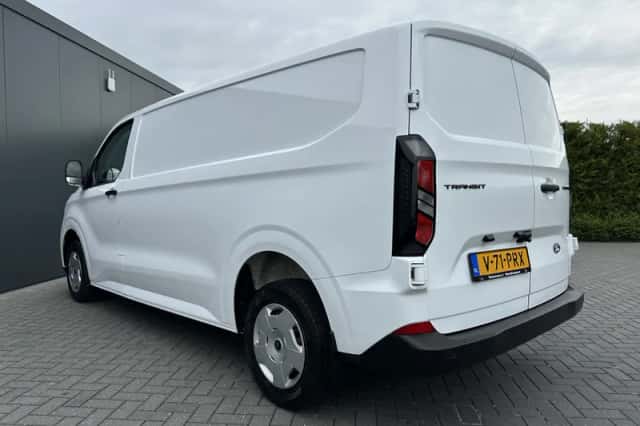 Ford Transit (2024) thumbnail 4