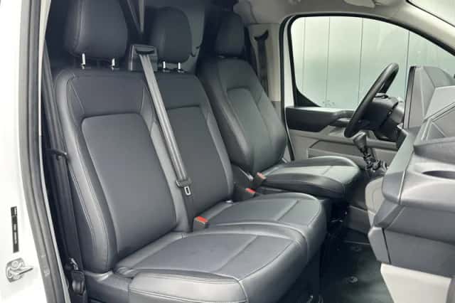 Ford Transit (2024) thumbnail 5
