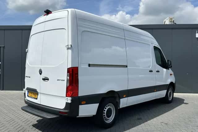 Mercedes-Benz Sprinter (2024) thumbnail 2