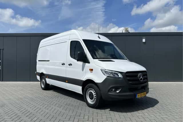 Mercedes-Benz Sprinter (2024) thumbnail 3