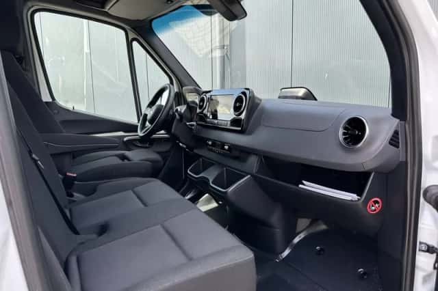 Mercedes-Benz Sprinter (2024) thumbnail 5