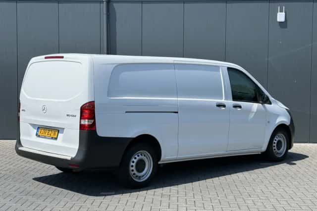 Mercedes-Benz Vito (2021) thumbnail 2