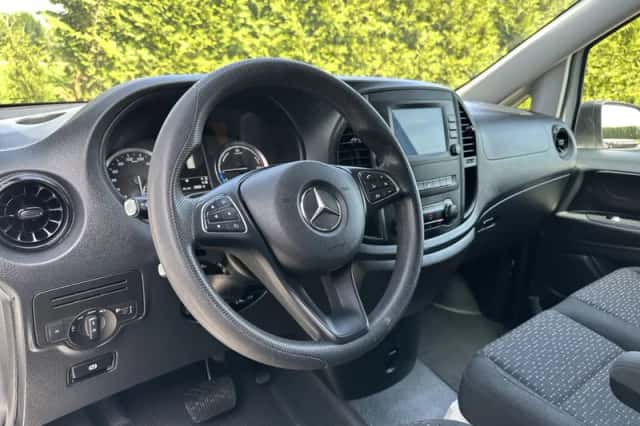 Mercedes-Benz eVito (2023) thumbnail 6