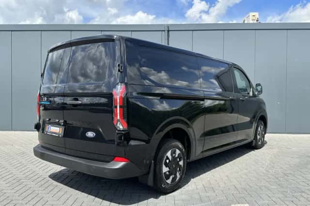 Ford E-Transit (2026) thumbnail 3