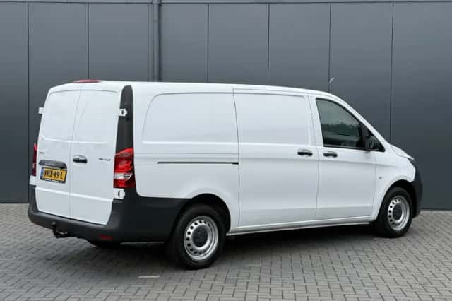 Mercedes-Benz Vito (2021) thumbnail 2