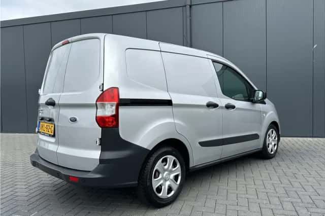 Ford Transit (2021) thumbnail 2