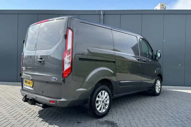 Ford Transit (2022) thumbnail 2