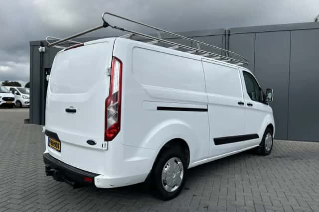 Ford Transit (2023) thumbnail 2