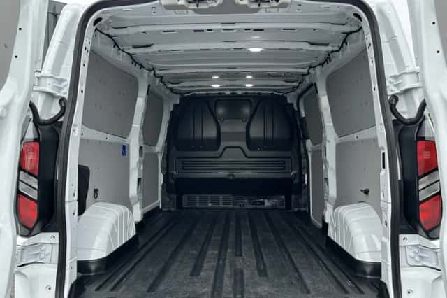 Ford Transit (2024) thumbnail 5
