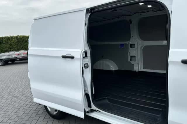 Ford Transit (2024) thumbnail 4