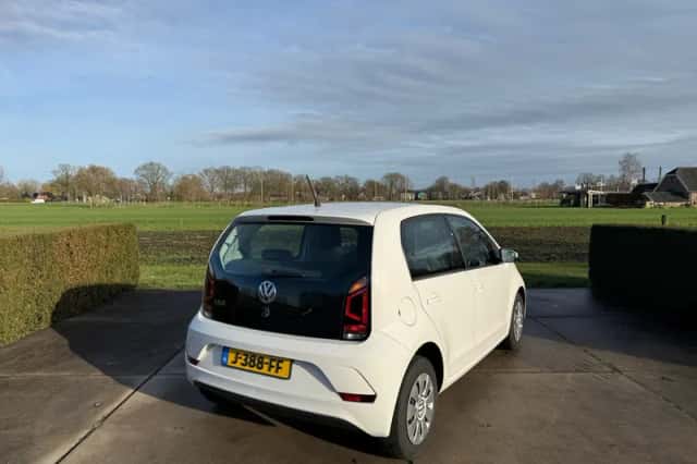 Volkswagen Up! (2019) thumbnail 4