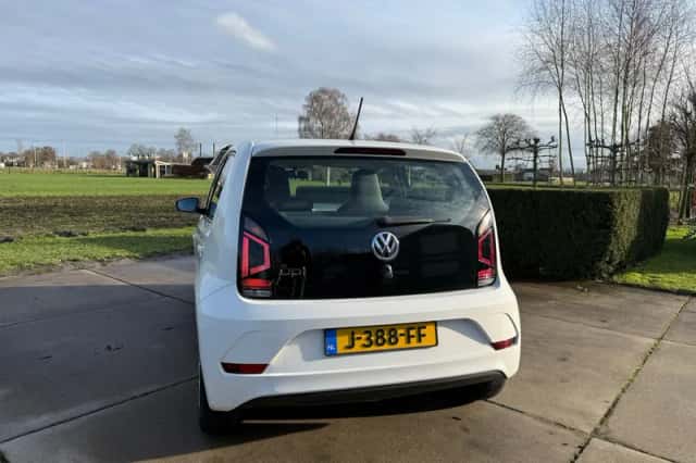 Volkswagen Up! (2019) thumbnail 5