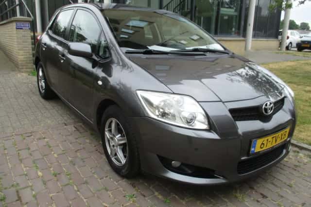 Toyota Auris (2007) thumbnail 2