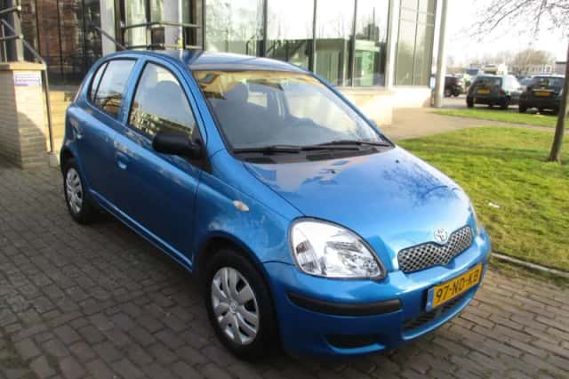 Toyota Yaris (2003) thumbnail 2
