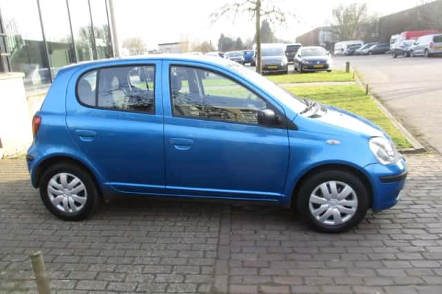 Toyota Yaris (2003) thumbnail 3