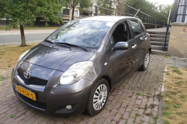 Toyota Yaris (2010) thumbnail 1