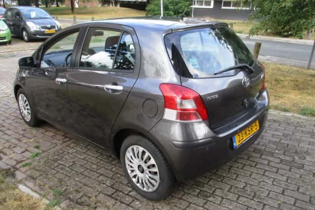 Toyota Yaris (2010) thumbnail 5