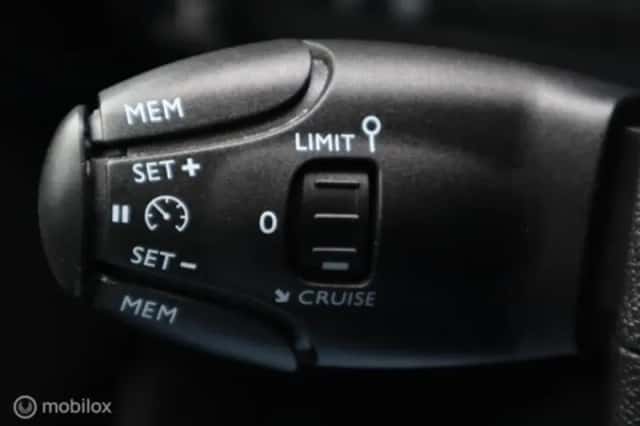 Peugeot 308 (2020) thumbnail 11