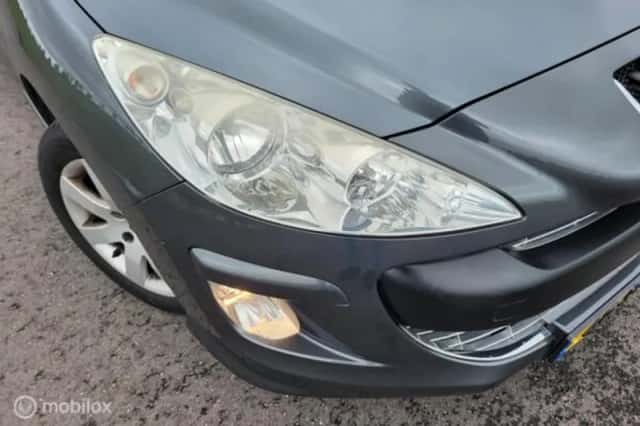 Peugeot 308 (2010) thumbnail 2