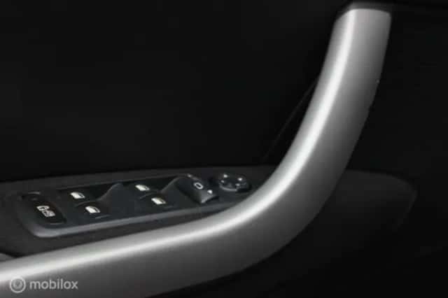 Peugeot 308 (2010) thumbnail 15