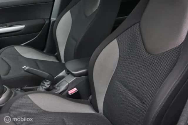 Peugeot 308 (2010) thumbnail 16