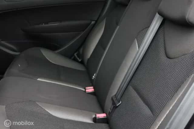 Peugeot 308 (2010) thumbnail 17