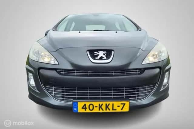Peugeot 308 (2010) thumbnail 3