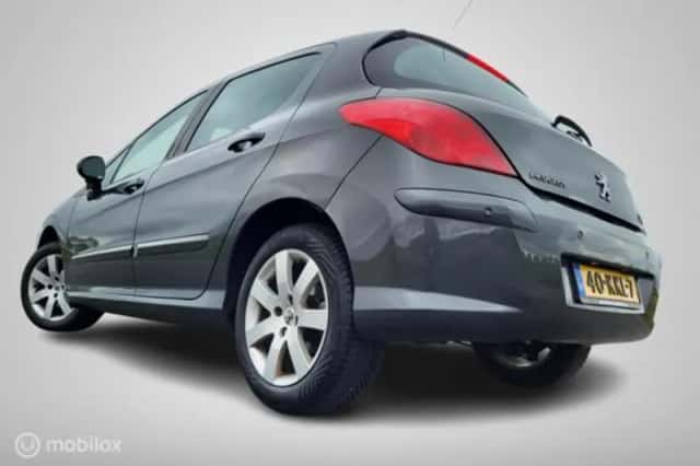 Peugeot 308 (2010) thumbnail 24