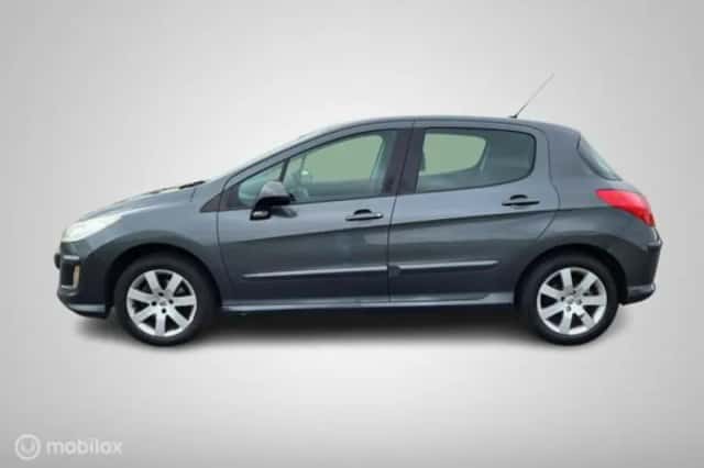 Peugeot 308 (2010) thumbnail 4