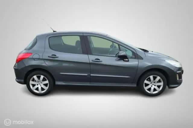 Peugeot 308 (2010) thumbnail 5