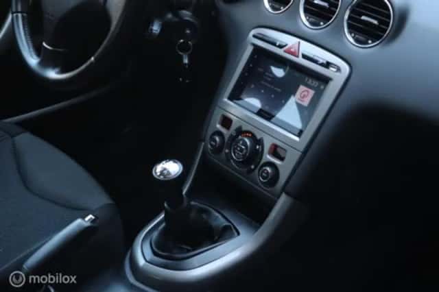 Peugeot 308 (2010) thumbnail 10