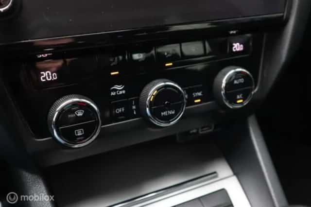 Škoda Octavia (2019) thumbnail 14