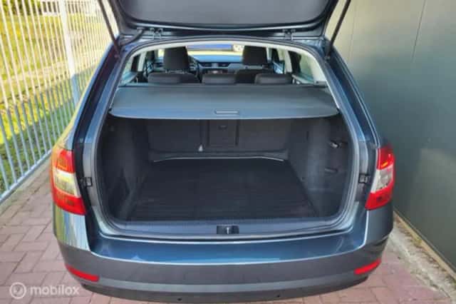 Škoda Octavia (2019) thumbnail 20