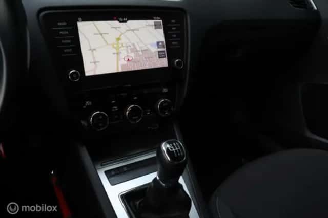 Škoda Octavia (2019) thumbnail 26
