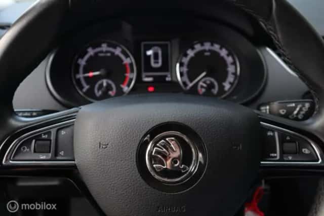 Škoda Octavia (2019) thumbnail 33