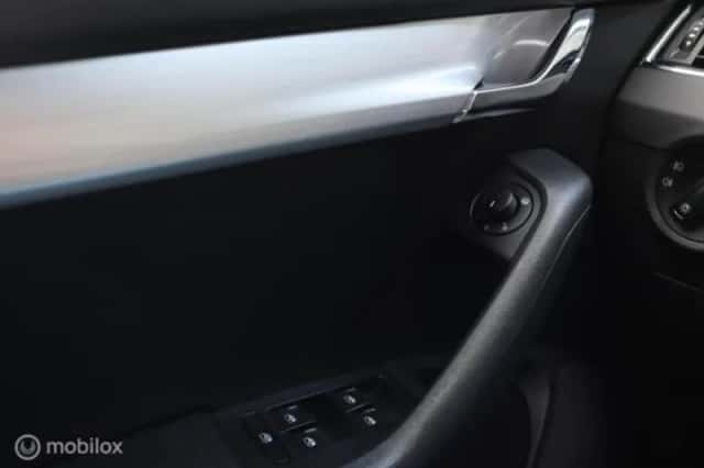 Škoda Octavia (2019) thumbnail 38