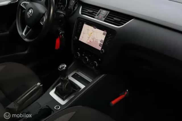 Škoda Octavia (2019) thumbnail 39