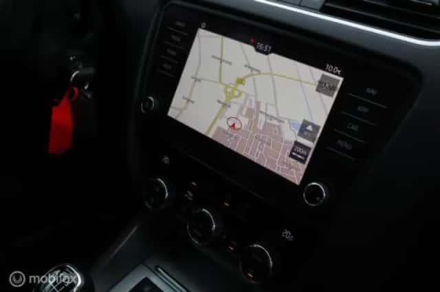 Škoda Octavia (2019) thumbnail 40