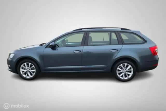 Škoda Octavia (2019) thumbnail 6