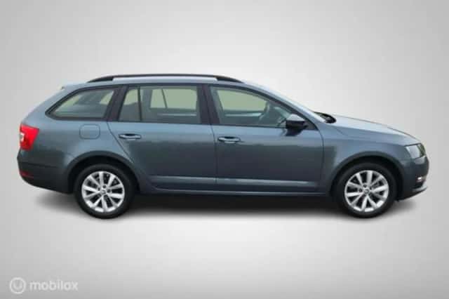 Škoda Octavia (2019) thumbnail 7