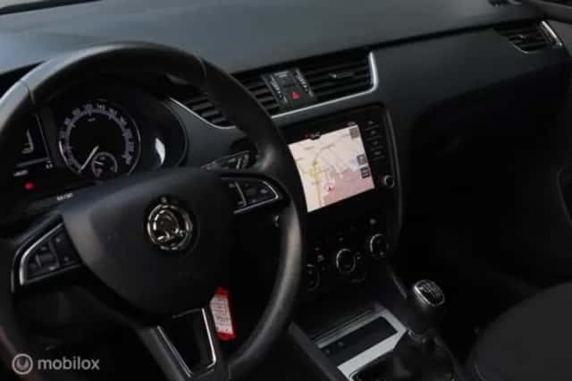 Škoda Octavia (2019) thumbnail 8