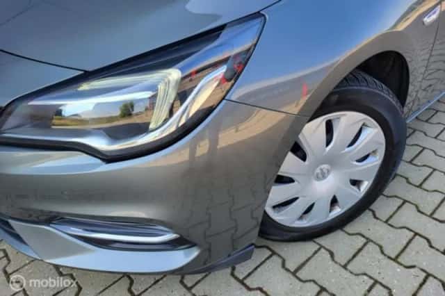 Opel Astra (2020) thumbnail 3