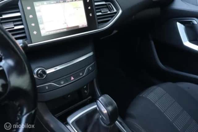 Peugeot 308 (2017) thumbnail 11