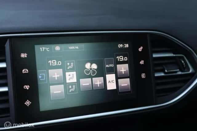 Peugeot 308 (2017) thumbnail 14