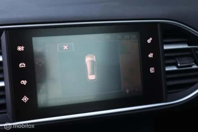 Peugeot 308 (2017) thumbnail 15
